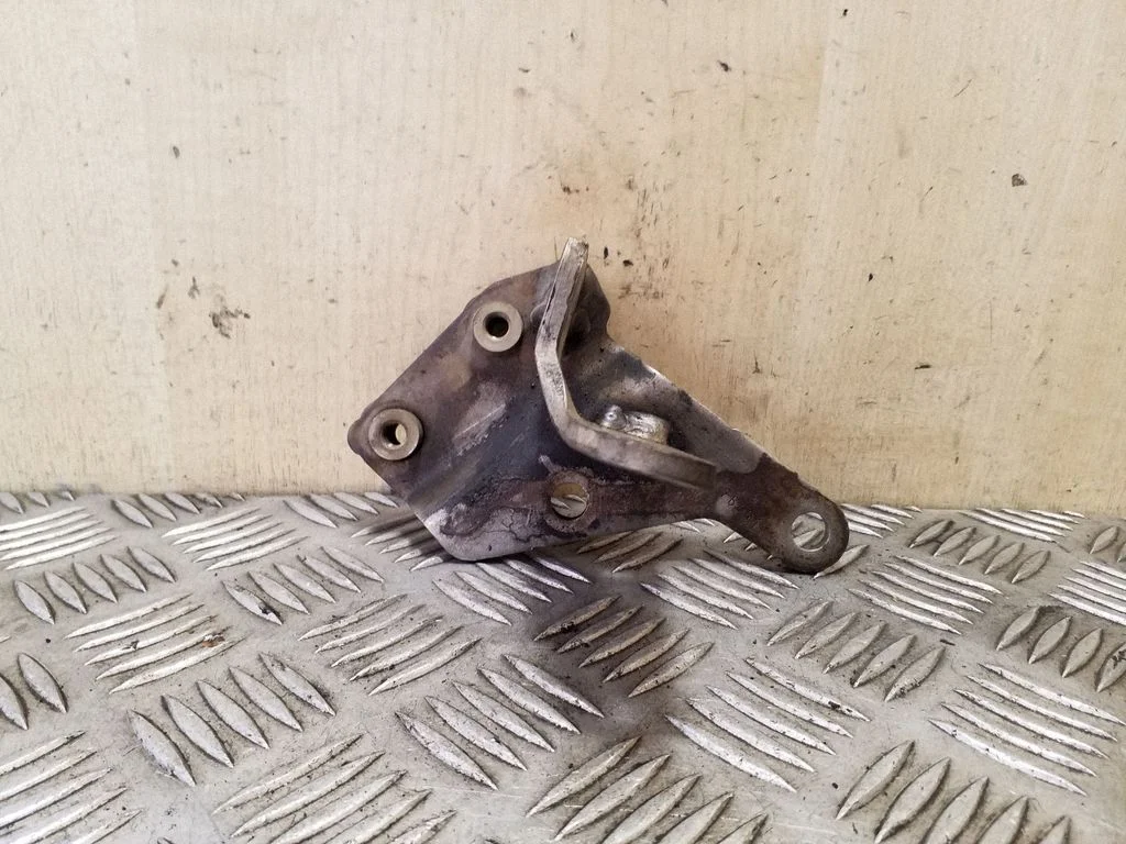 Muu mootoriruumi osa 04L131561J