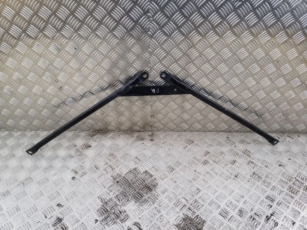 Other engine bay part 7311557