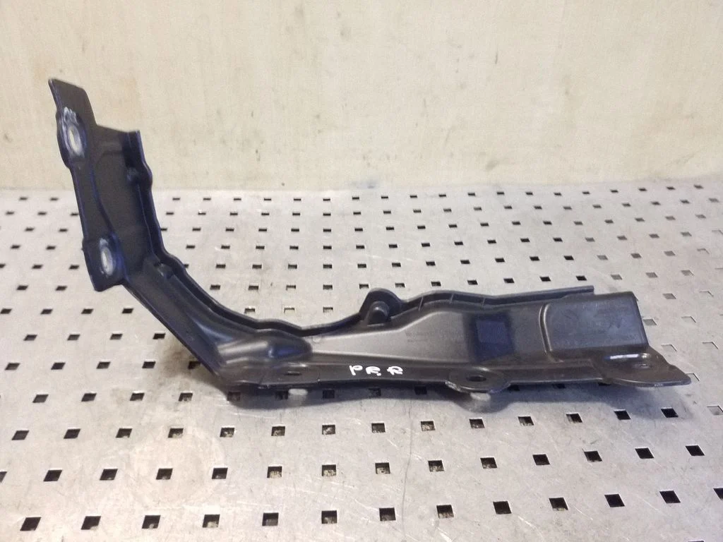 Other engine bay part 7331242