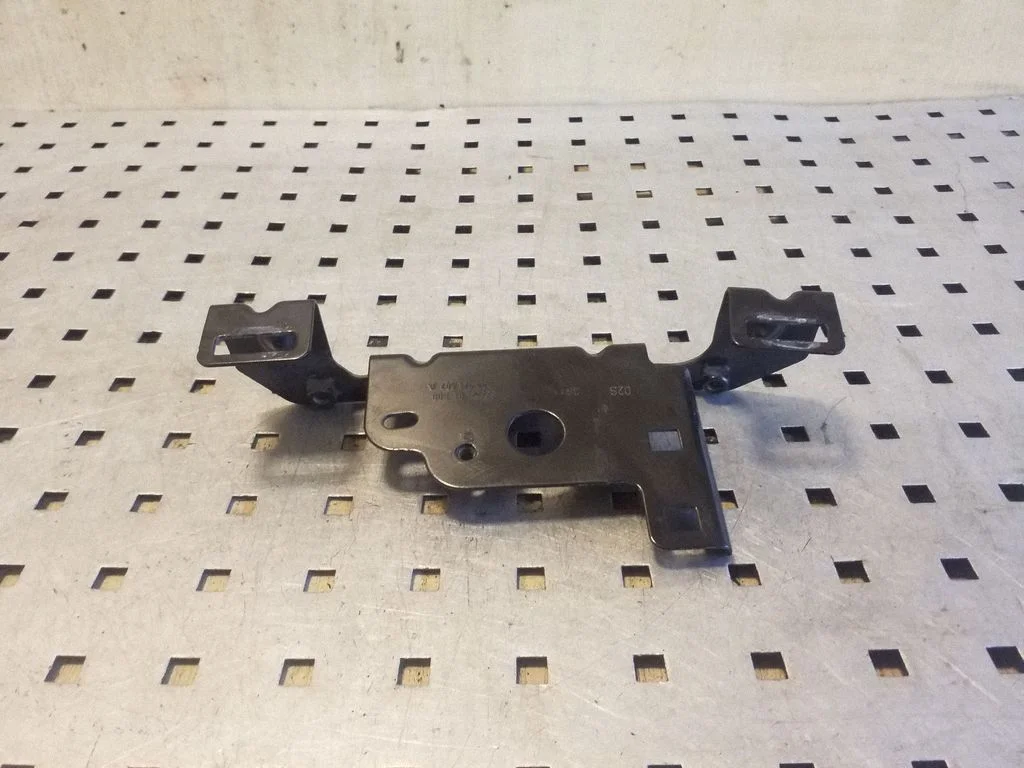 Other engine bay part 8R0971502A
