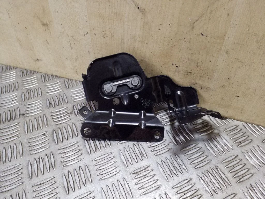 Other engine bay part 03G131133E