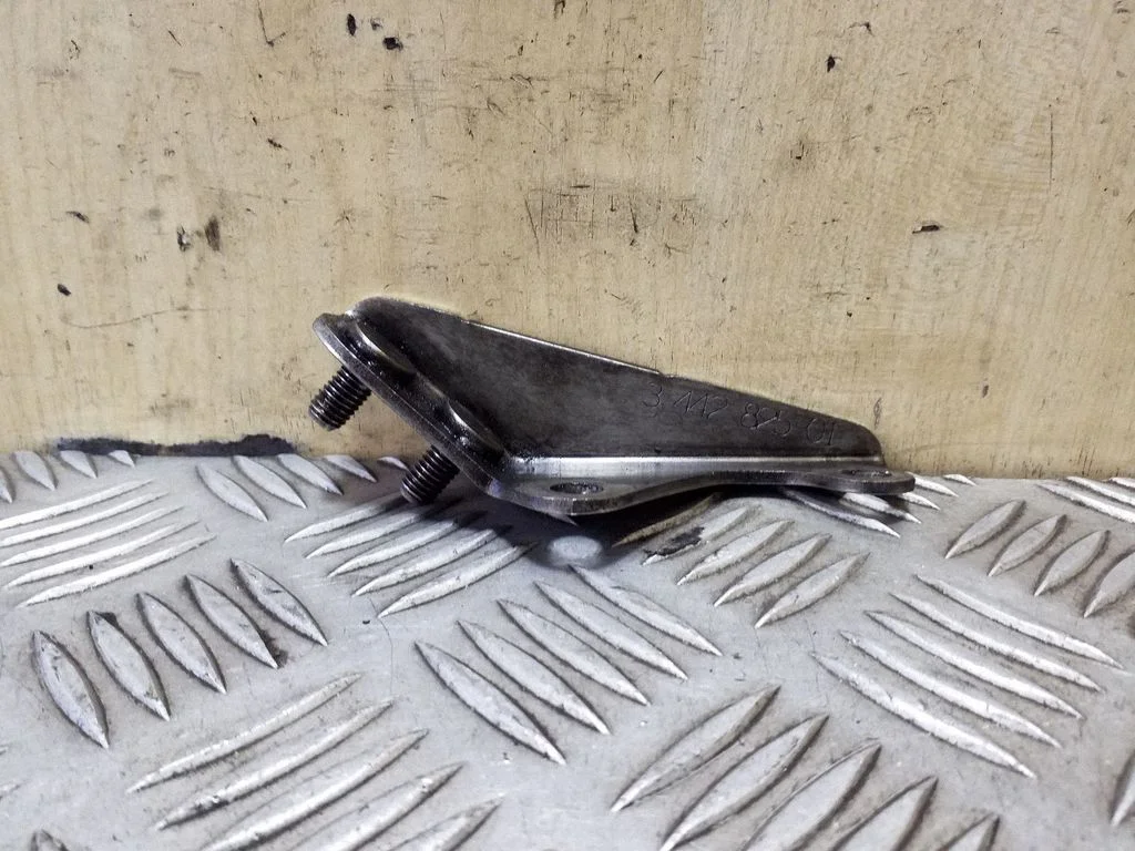 Cita motora nodalījuma detaļa 3442825