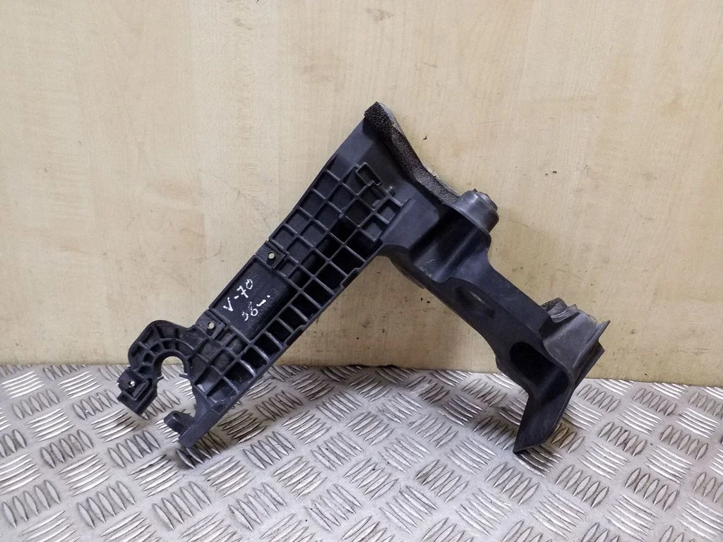 Other engine bay part – Volvo V70 (2005-2008)