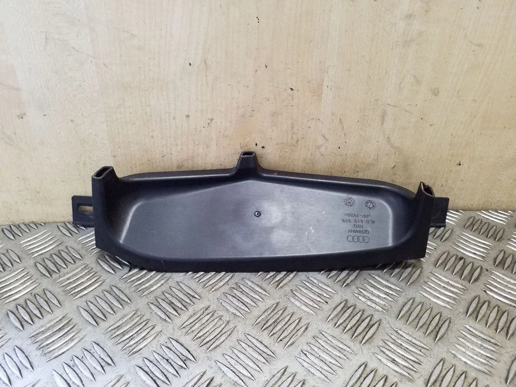 Other engine bay part – Audi Q7 4L (2005-2015)