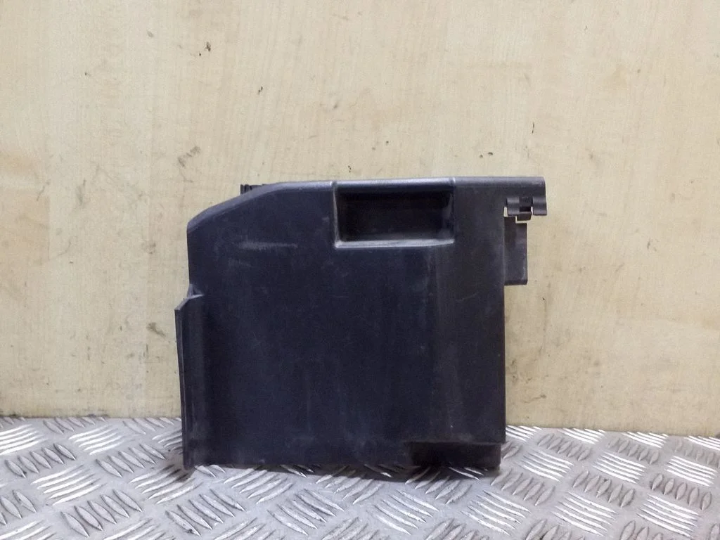 Other engine bay part – Volkswagen Golf IV (1998-2005)