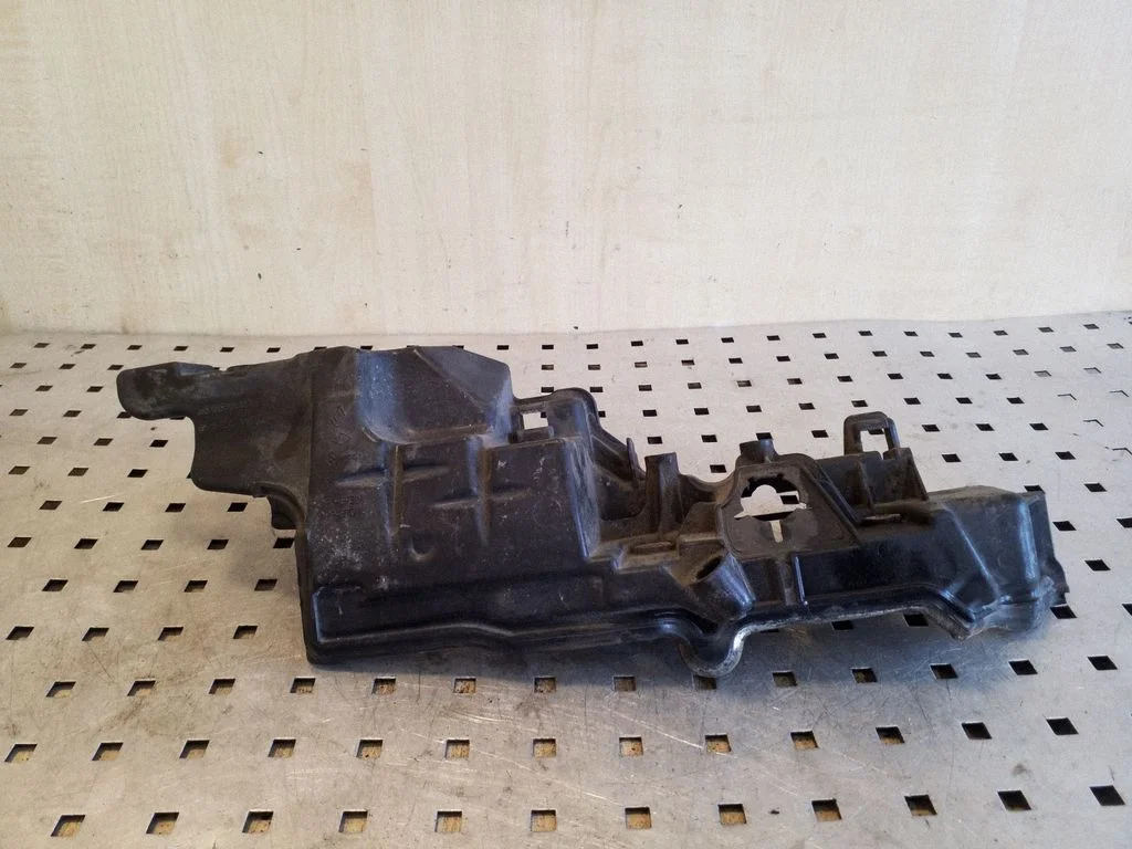 Other engine bay part 175B11122R