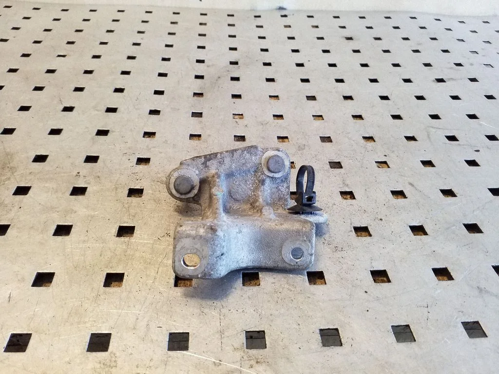 Other engine bay part 570157R