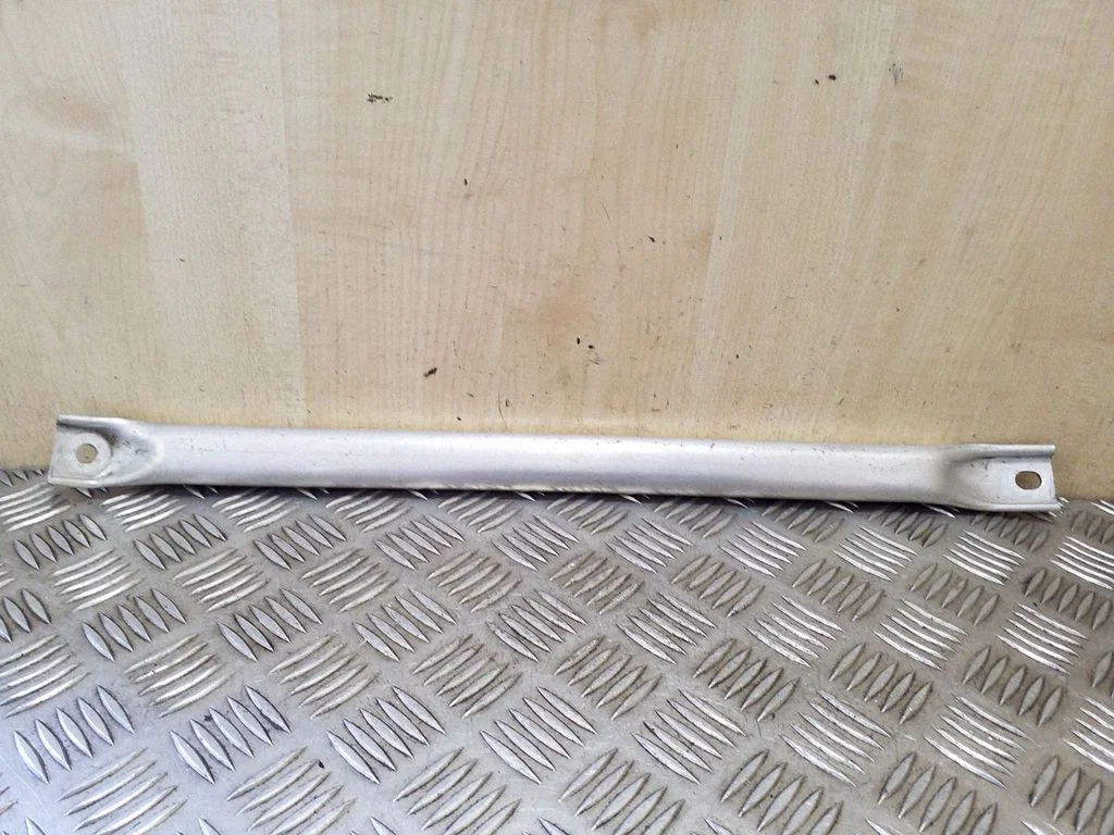 Kita variklio skyriaus detalė