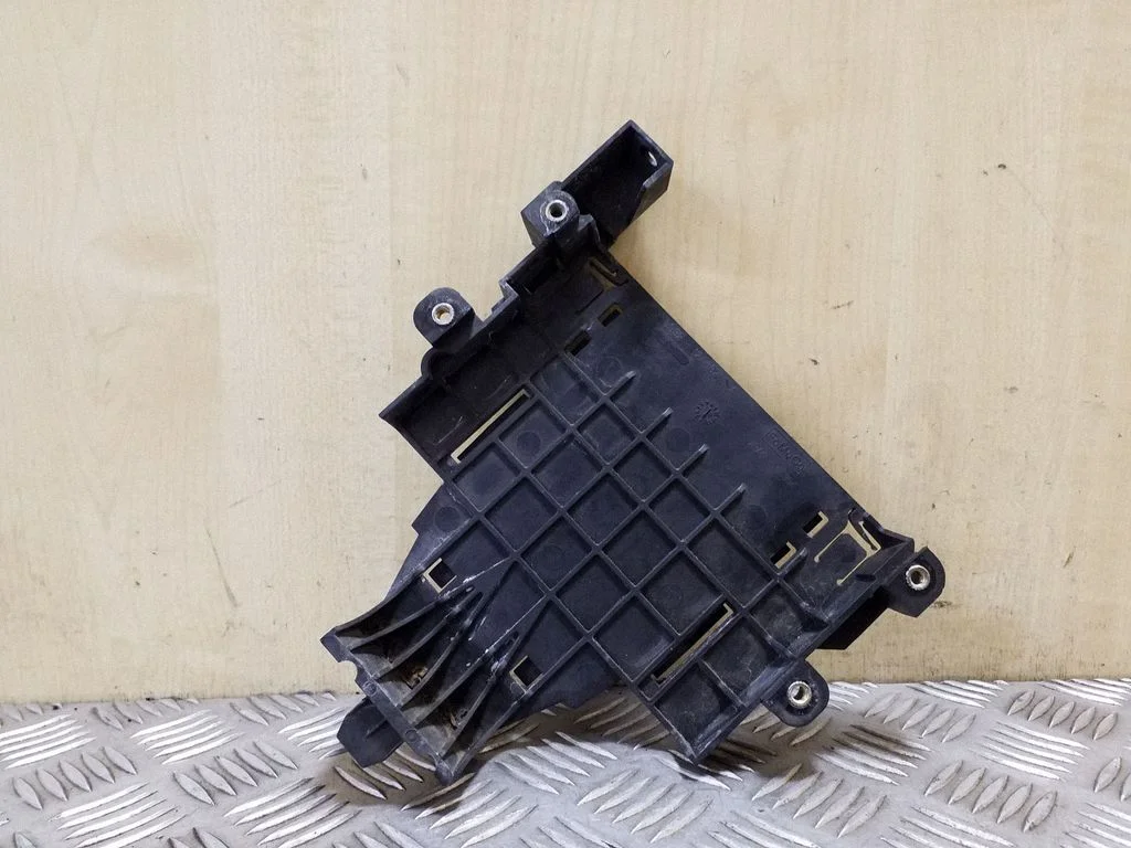 Cita motora nodalījuma detaļa 6G9212A692A