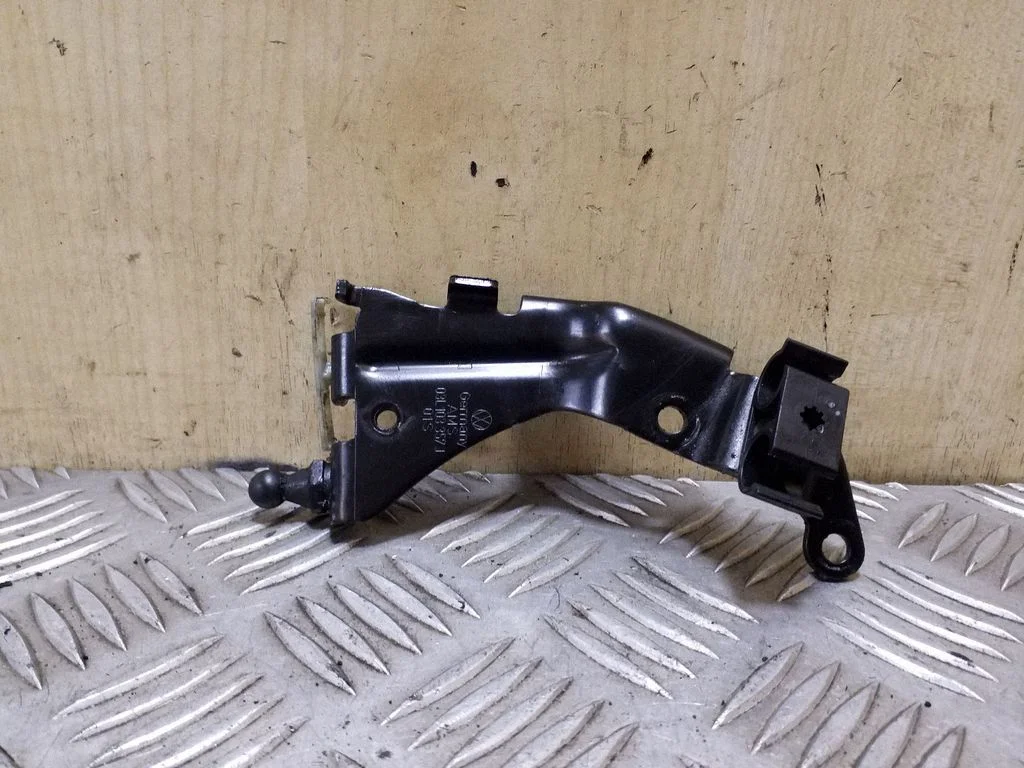 Cita motora nodalījuma detaļa 03L103357J