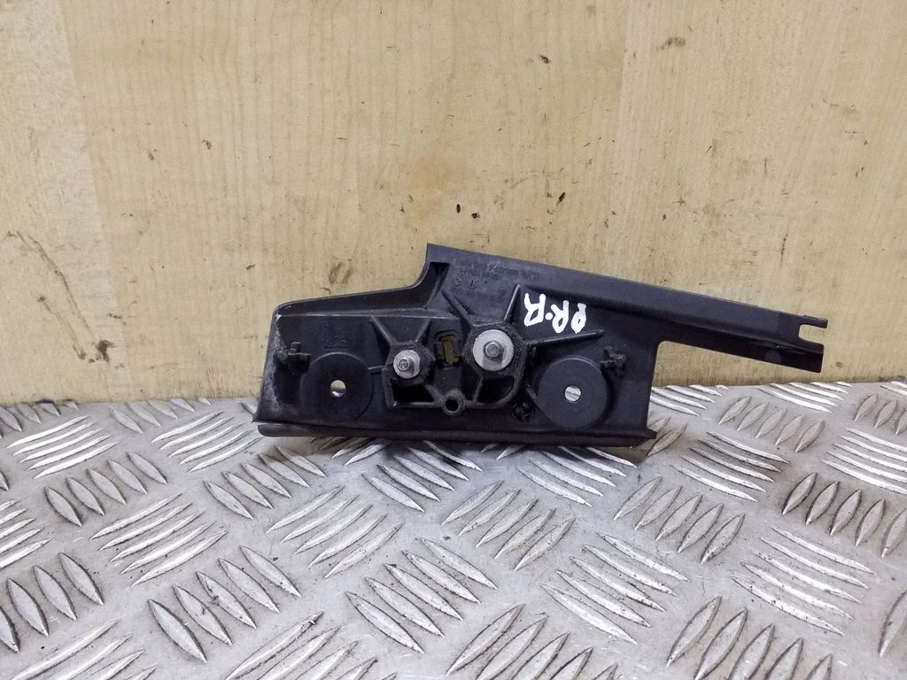 Muu mootoriruumi osa 12527632000