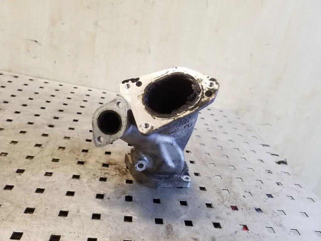 Other engine bay part – Audi A8 S8 D3 4E (2002-2009)