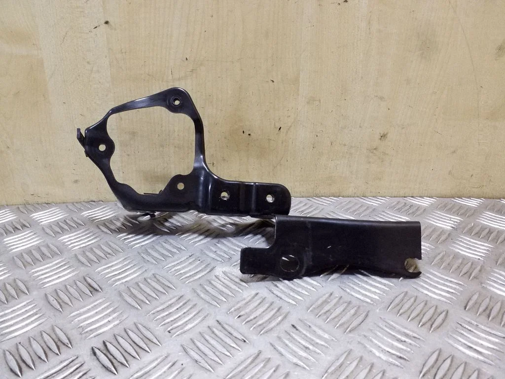 Other engine bay part