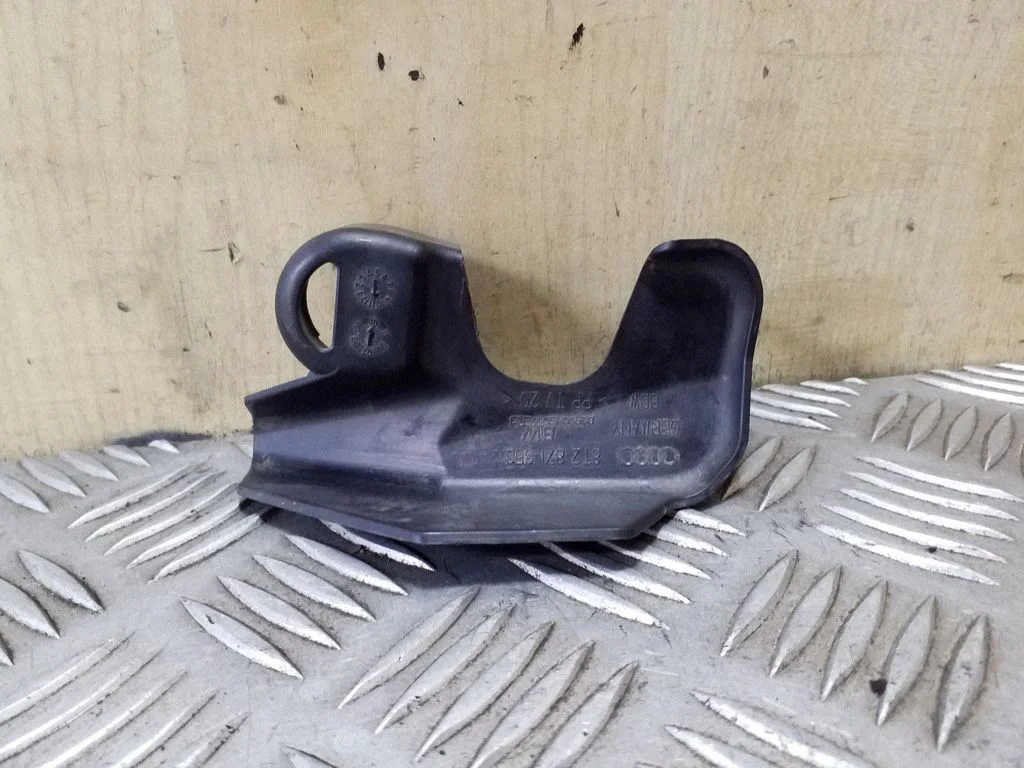 Cita motora nodalījuma detaļa 8T2871353