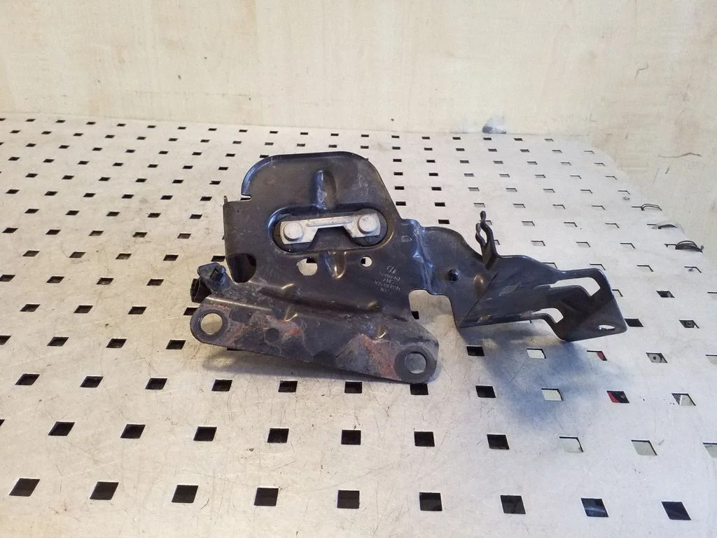 Cita motora nodalījuma detaļa 03G131133D