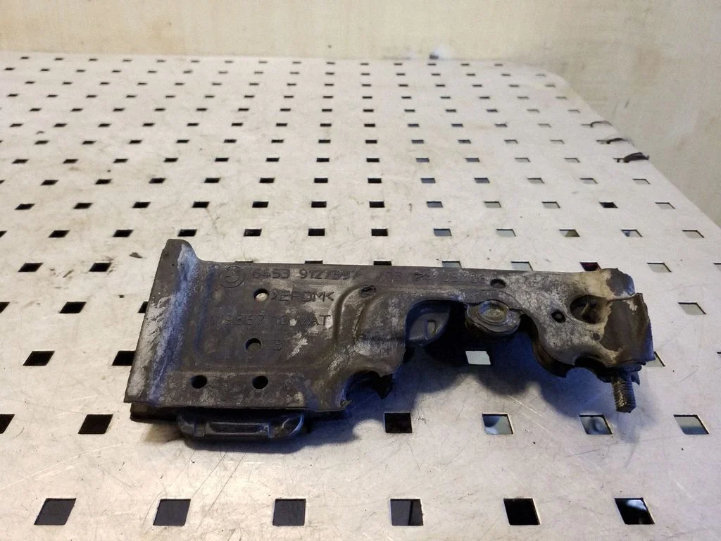 Other engine bay part – BMW 5 Series F10 F11 (2009-2016)