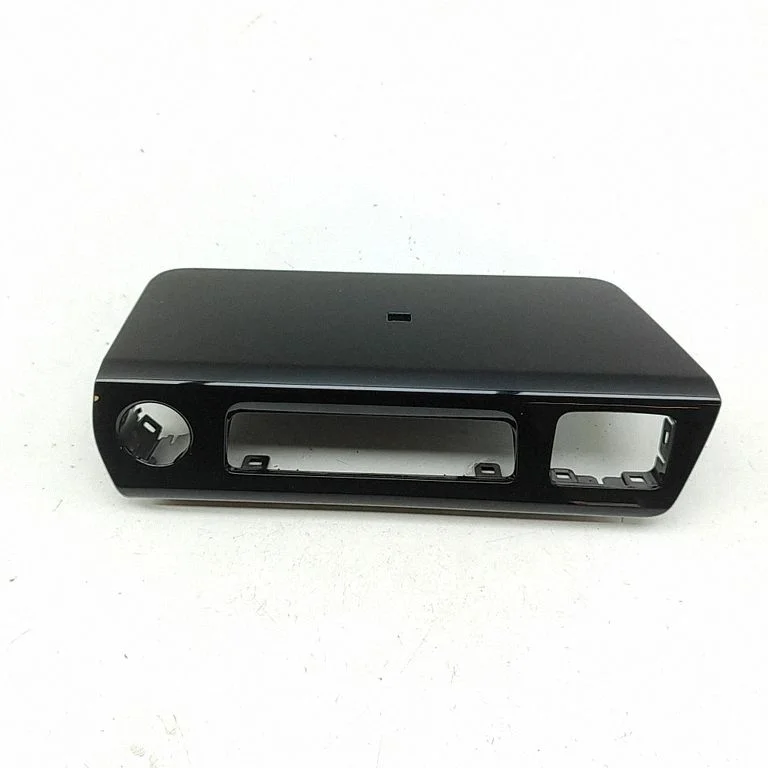 Cita centrālās konsoles (tuneļa) detaļa 8MC863289A