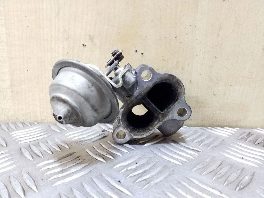 Kita variklio skyriaus detalė