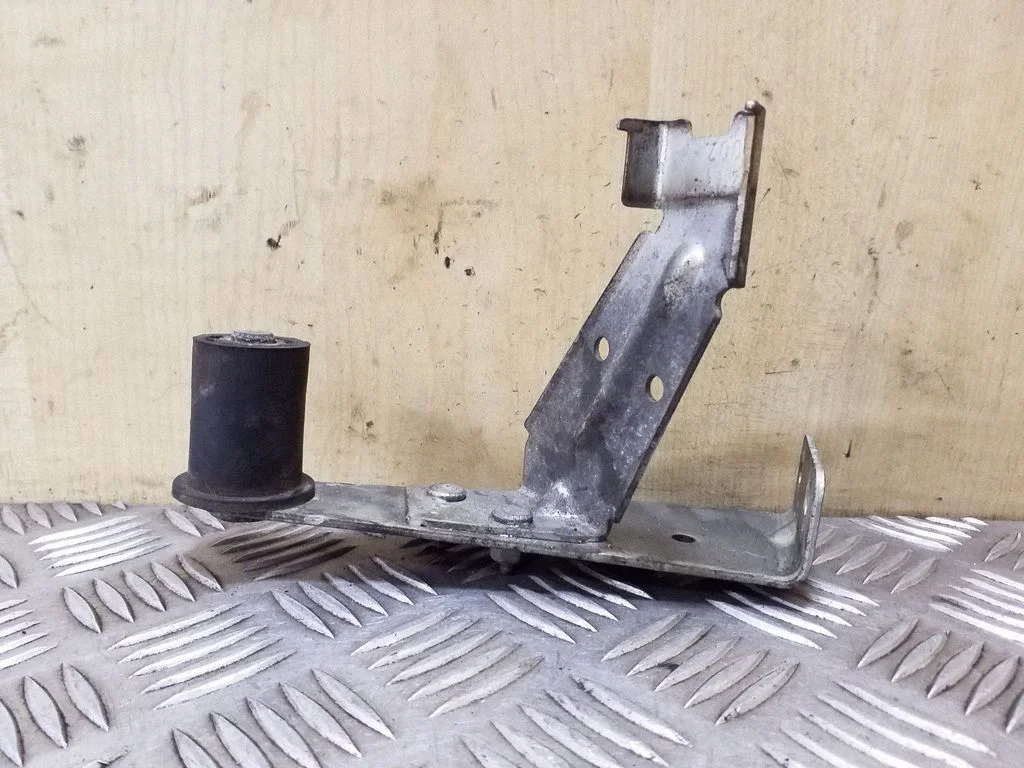 Kita variklio skyriaus detalė