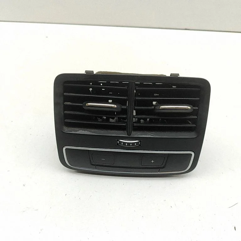 Cita centrālās konsoles (tuneļa) detaļa 8W0819203