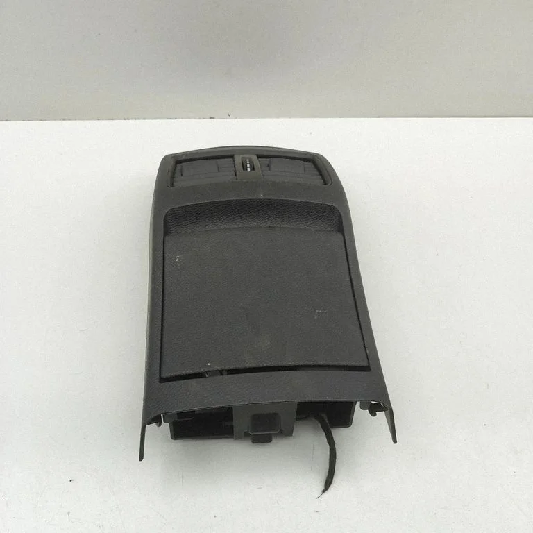 Cita centrālās konsoles (tuneļa) detaļa A1766801050