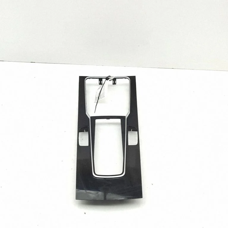 Cita centrālās konsoles (tuneļa) detaļa 9688873177