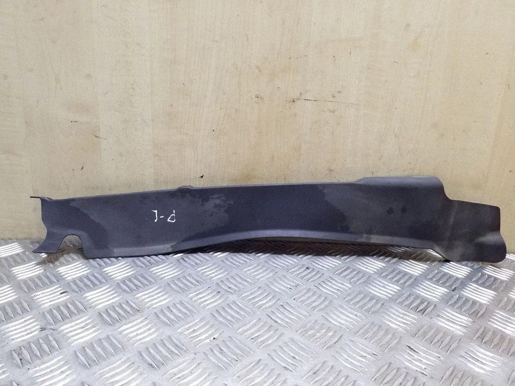 Muu mootoriruumi osa 57256AJ031