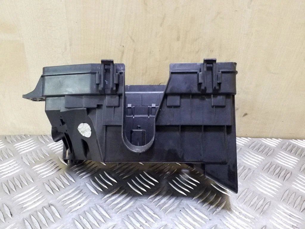 Other engine bay part