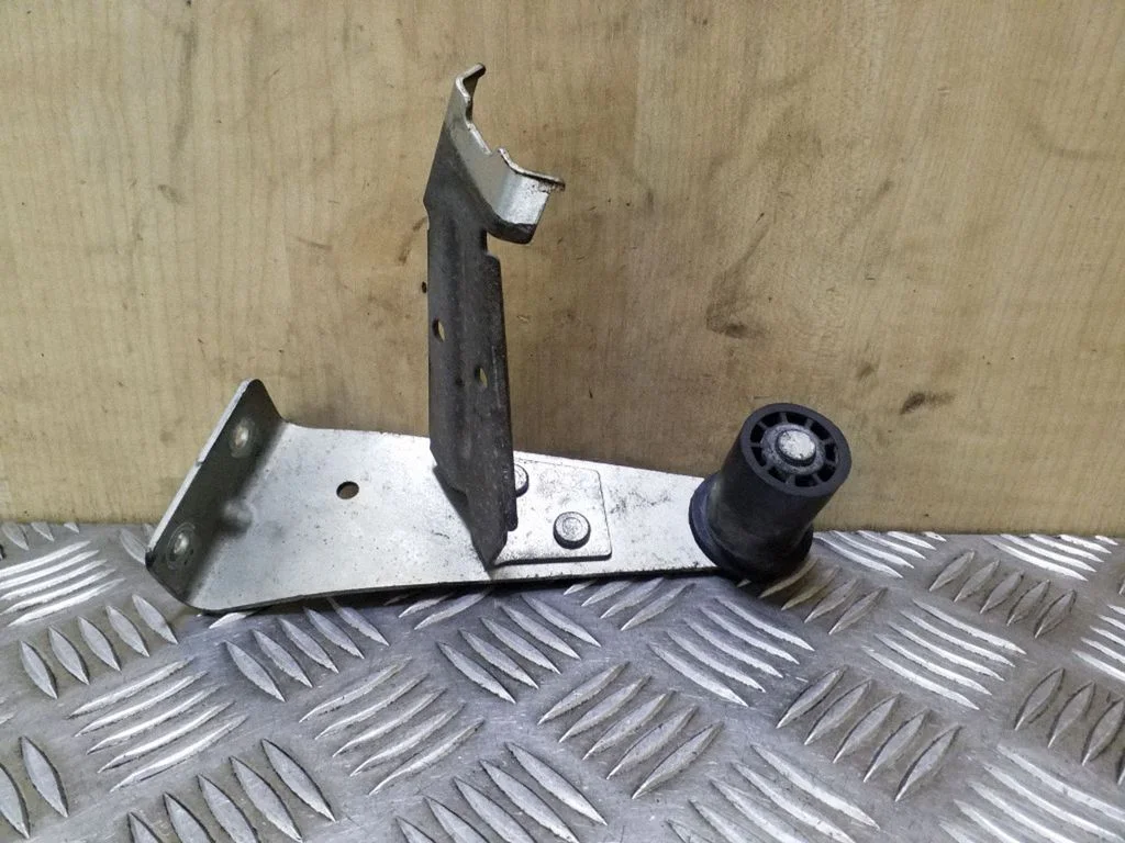 Kita variklio skyriaus detalė