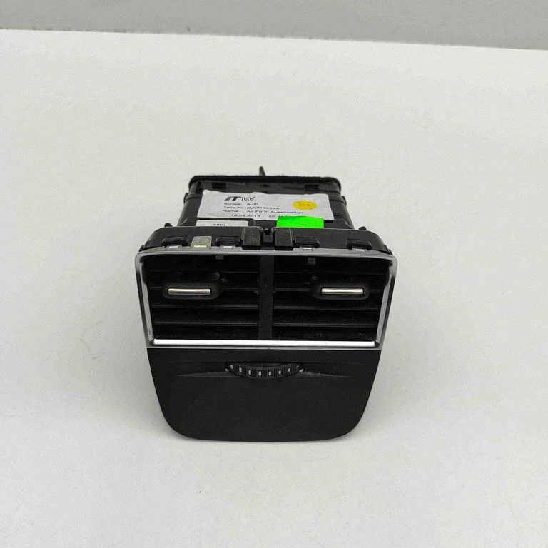 Cita centrālās konsoles (tuneļa) detaļa 8V0819203A