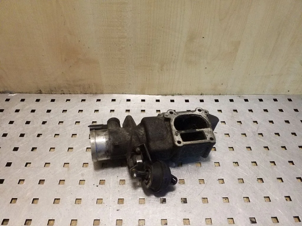 Other engine bay part – Opel Vectra C (2005-2009)