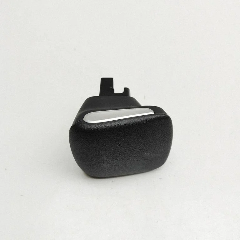 Cita centrālās konsoles (tuneļa) detaļa A2476803402