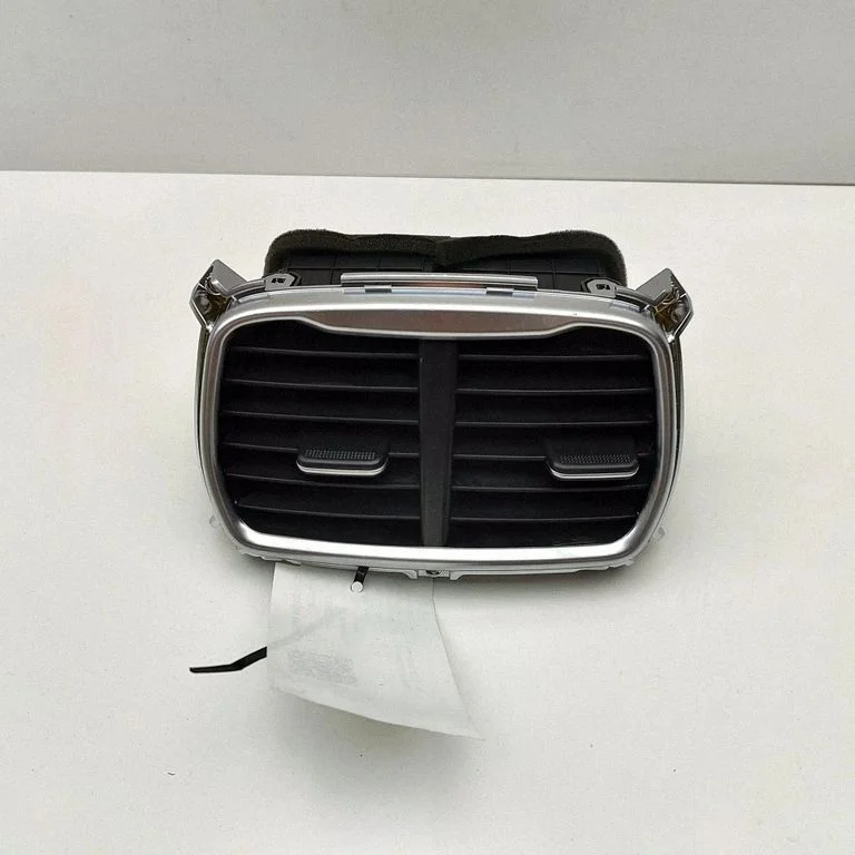 Cita centrālās konsoles (tuneļa) detaļa 97040S10004X