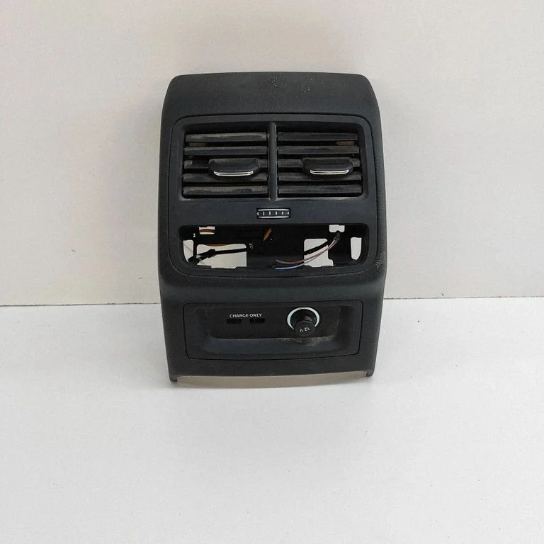 Cita centrālās konsoles (tuneļa) detaļa 8W0863324A