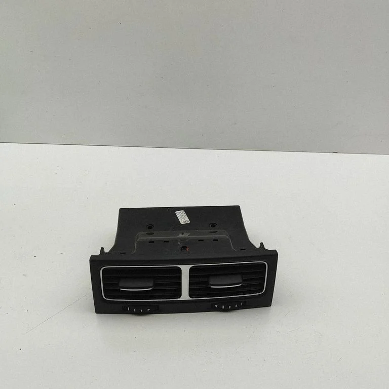 Cita centrālās konsoles (tuneļa) detaļa 7P6819203A