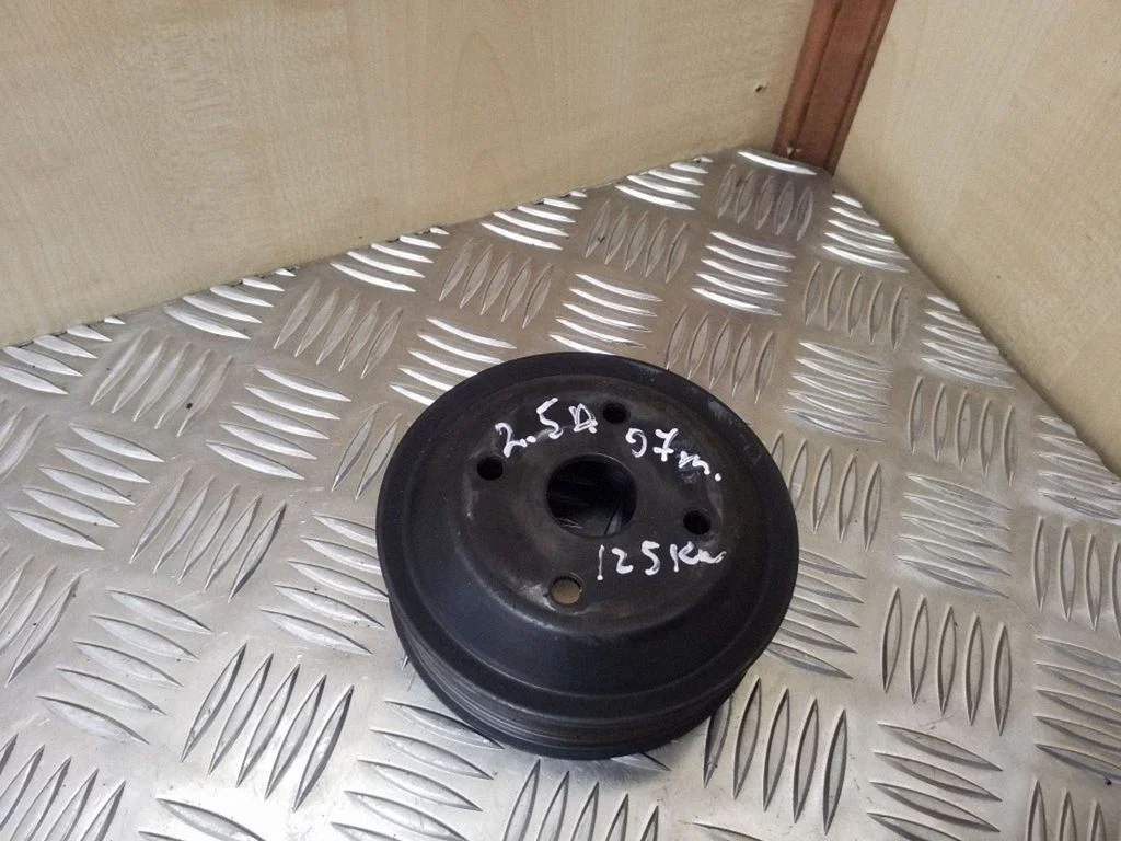 Kita variklio skyriaus detalė