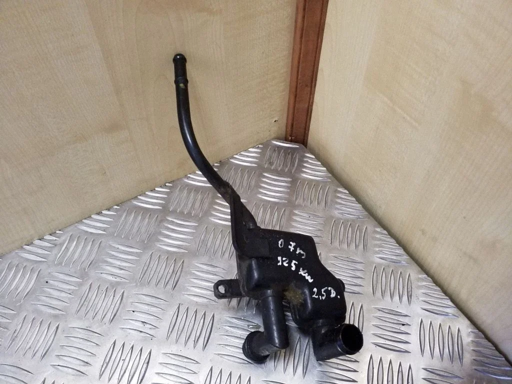 Kita variklio skyriaus detalė
