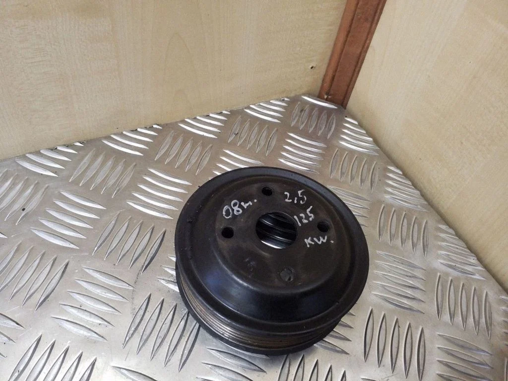 Kita variklio skyriaus detalė