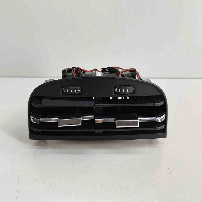 Cita centrālās konsoles (tuneļa) detaļa A504226906