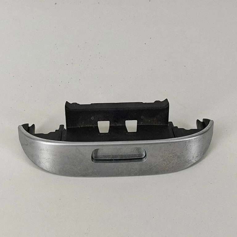 Cita centrālās konsoles (tuneļa) detaļa A2546805001