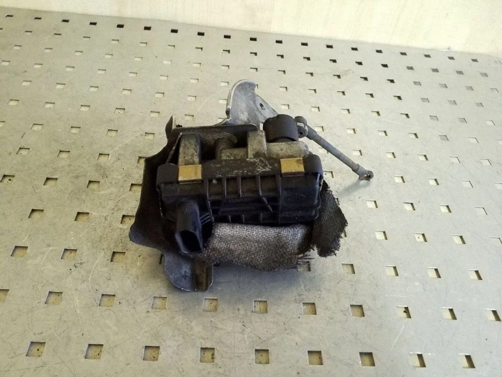Cita motora nodalījuma detaļa 6NW008412