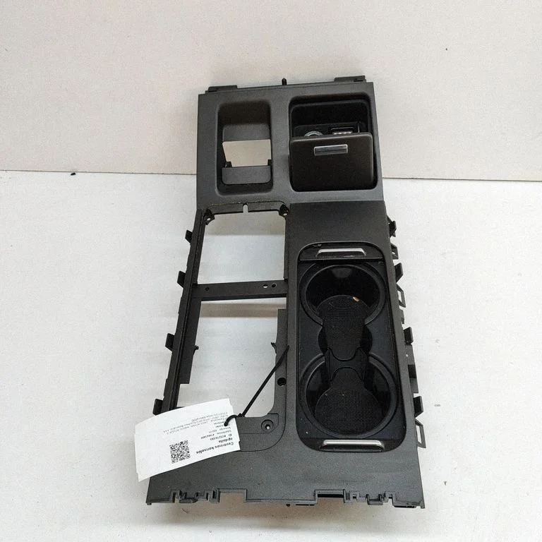 Cita centrālās konsoles (tuneļa) detaļa FKH500100