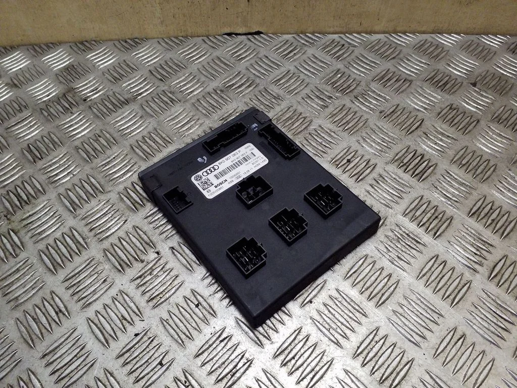 Comfort/convenience module 8K0907063P