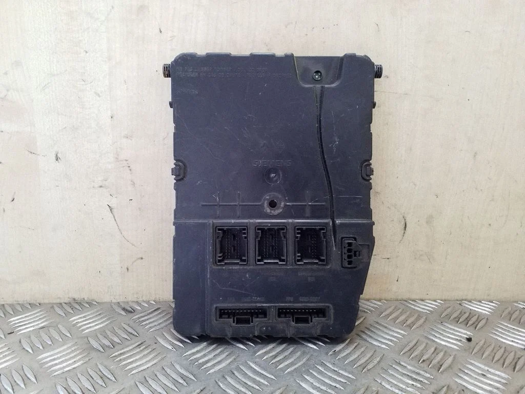 Comfort/convenience module 8200306435