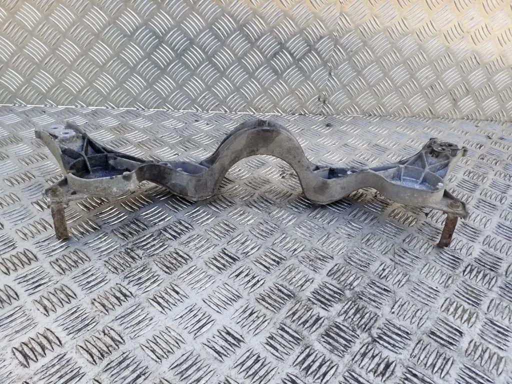Rear differential/diff mount bracket 3448032