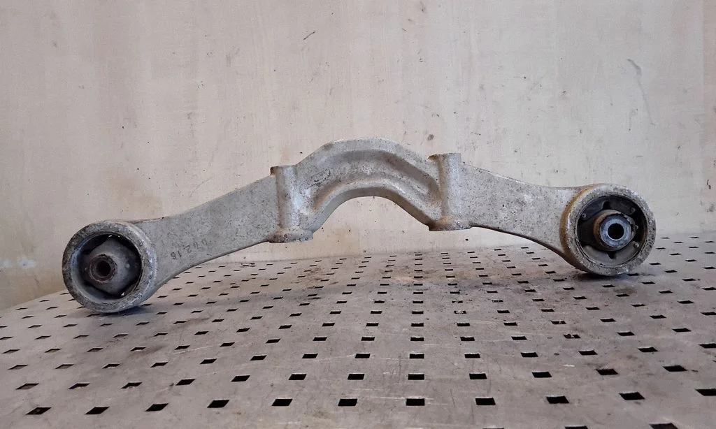Rear differential/diff mount bracket