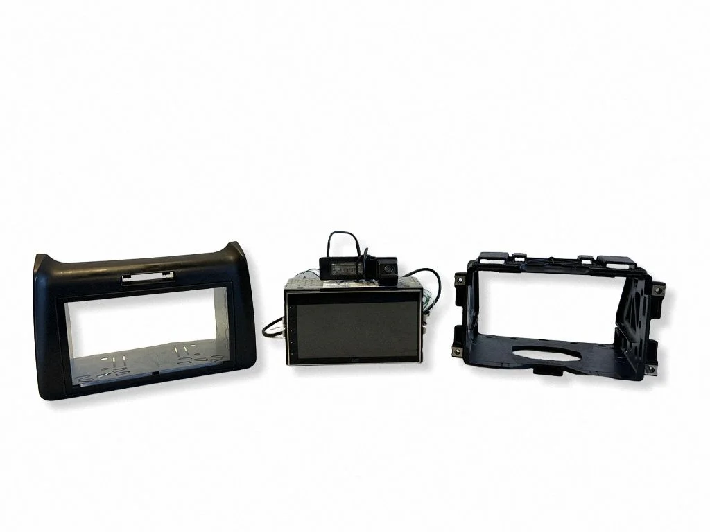 Radio/CD/DVD atskaņotājs/navigācija KWM745DBT