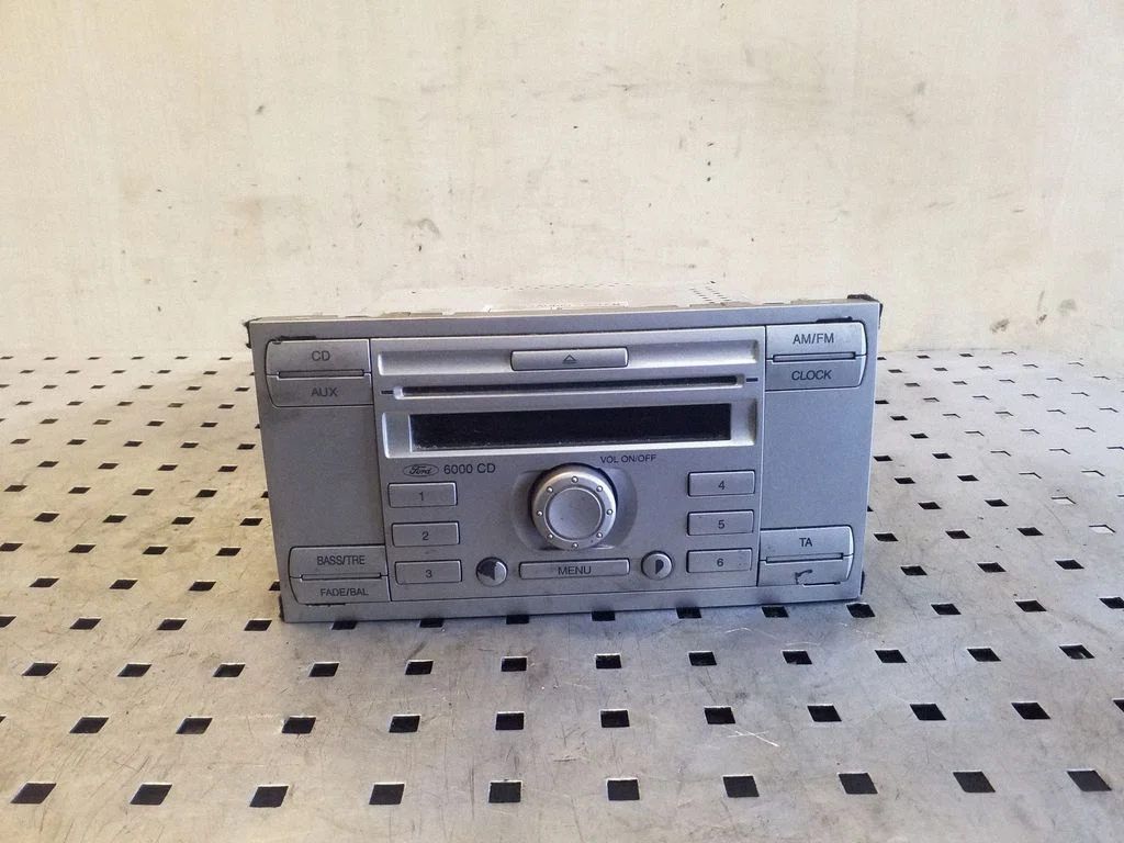 Raadio / CD/DVD-mängija / navigatsioon 8V4T18C815AC