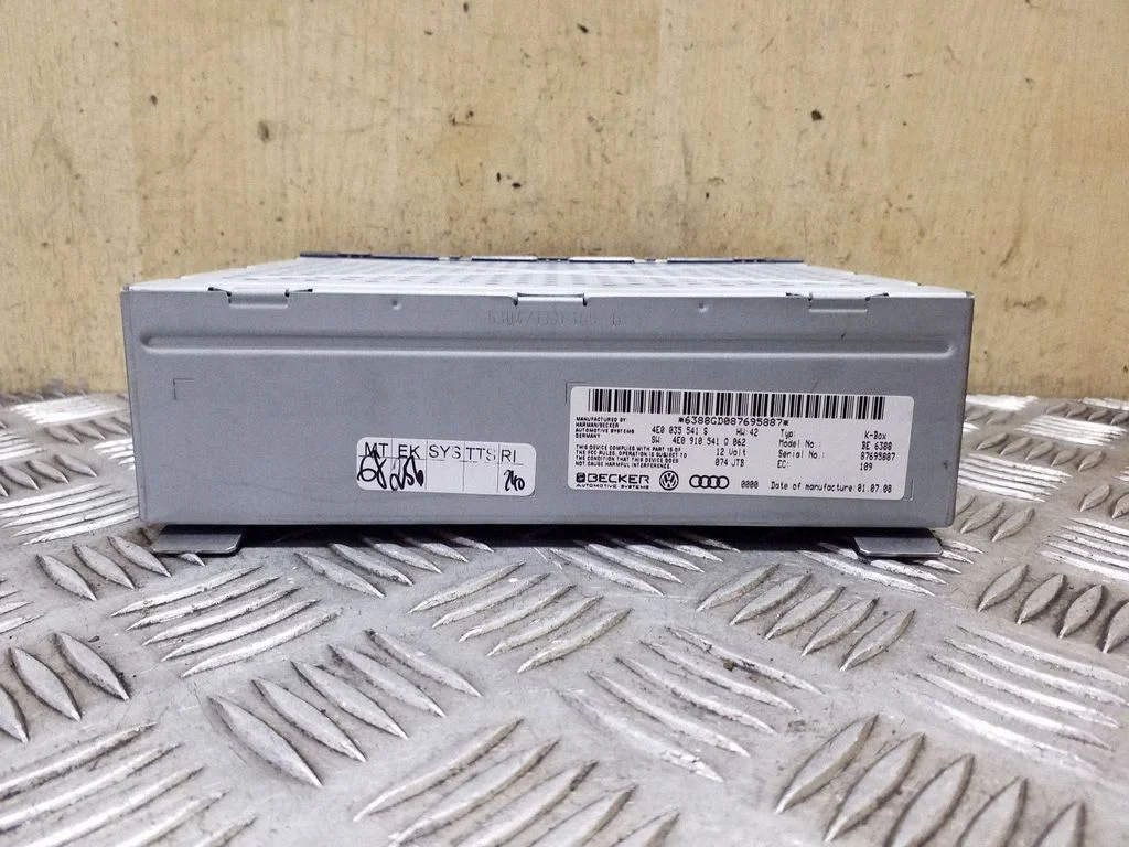 Radio, odtwarzacz CD/DVD, nawigacja 4E0035541S