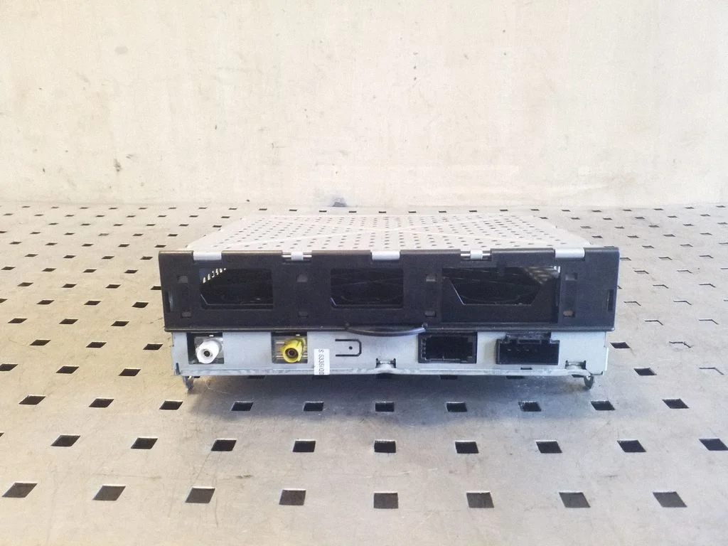 Radio/CD/DVD atskaņotājs/navigācija 4F0035541L
